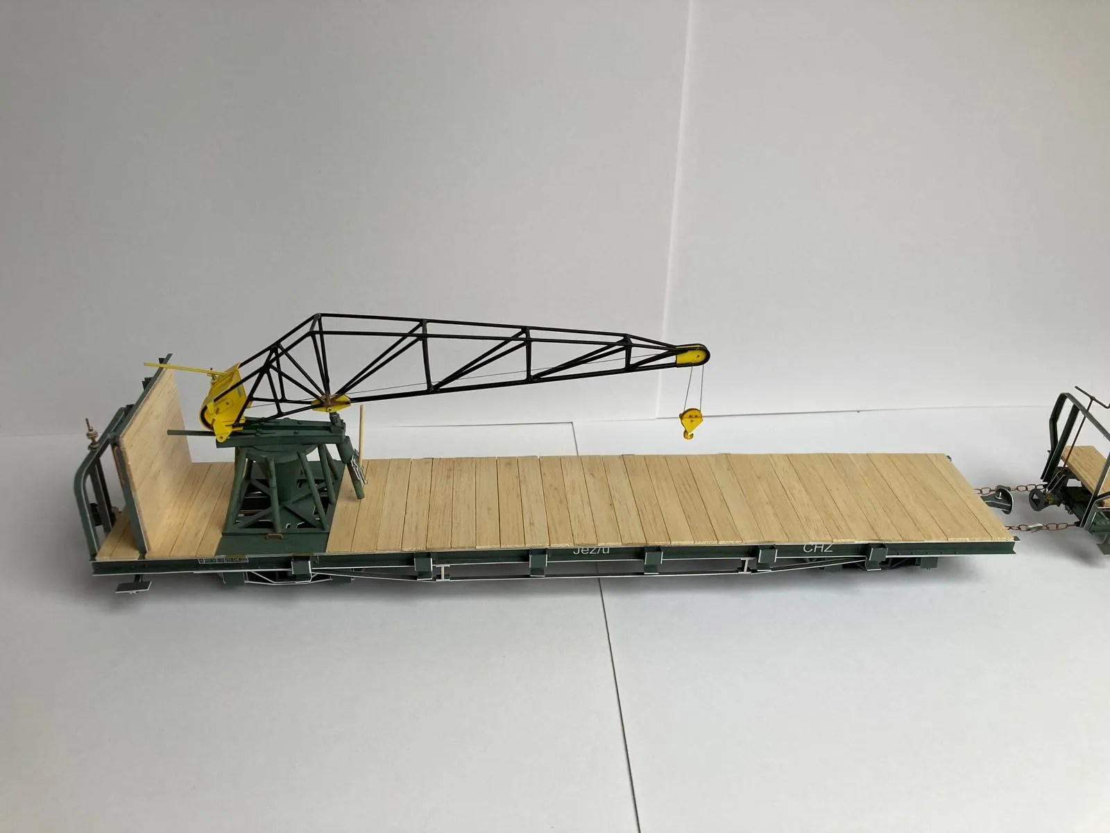 Opleny a klanicový vagón so žeriavom